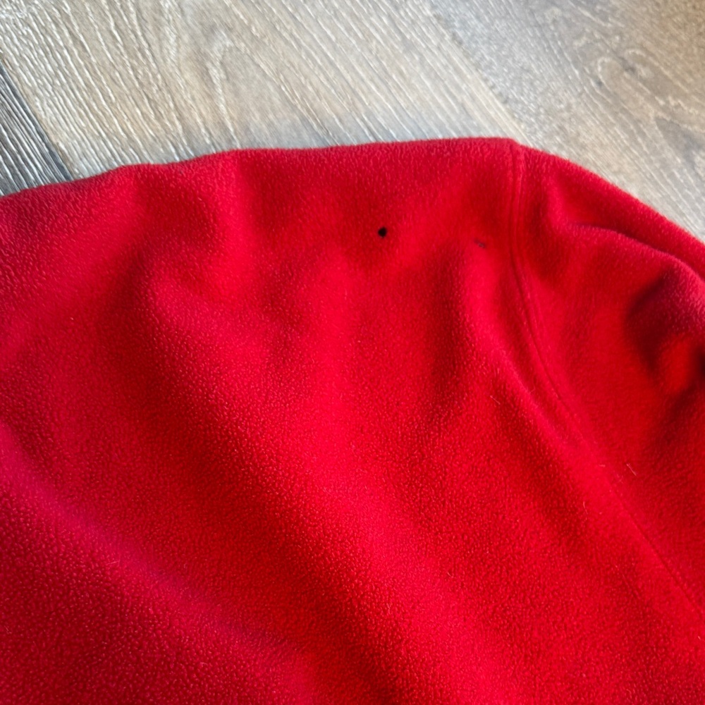Vintage DisneyStore Red CrewSweater * small hole on left shoulder in pic 3 0206 - Picture 3 of 4